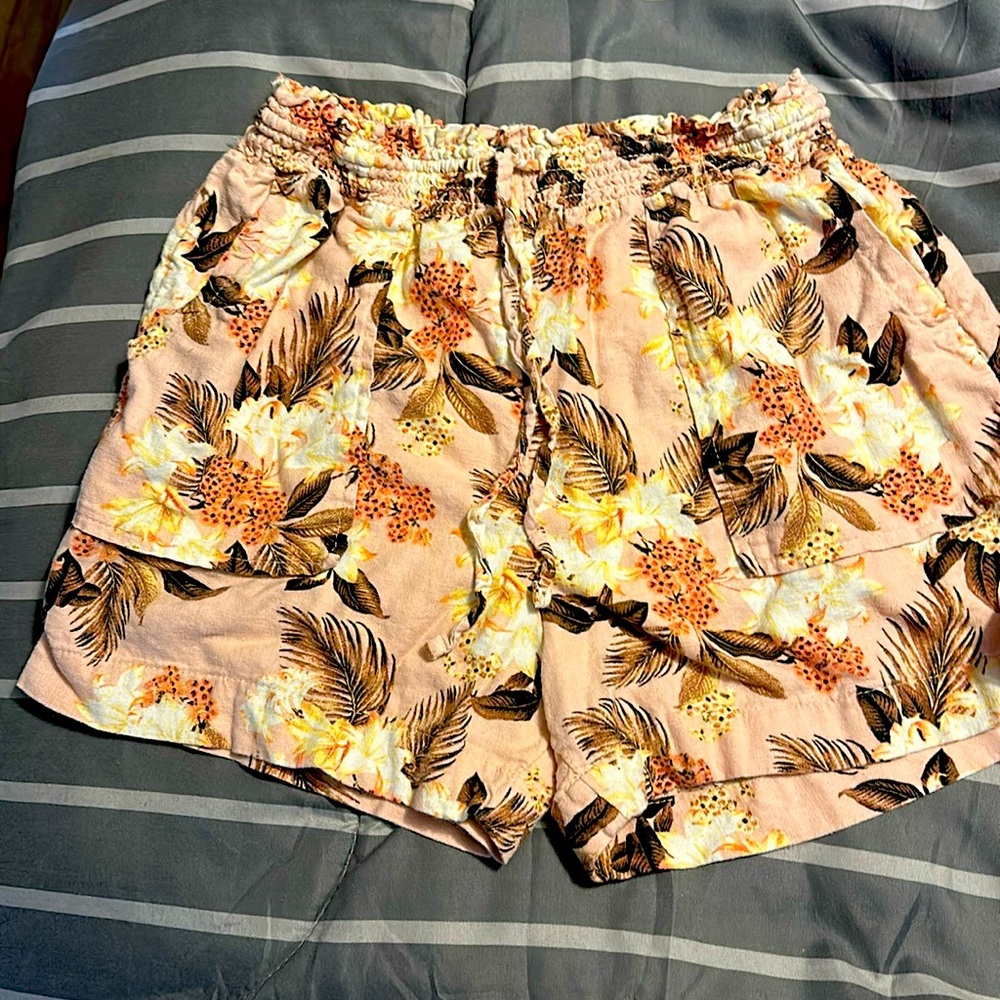 Time and tru size (4-6)small shorts 55% linen 45% rayon